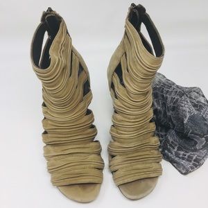 Donald J Pliner size 7 1/2 Tan suede booties!